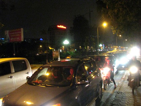 Giao thông Hà Nội khi đổi giờ phá sản