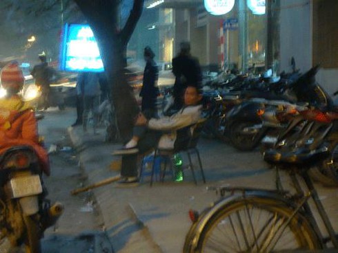 Bãi giữ xe: Cấm phố chính, “đột nhập”ngõ ngách