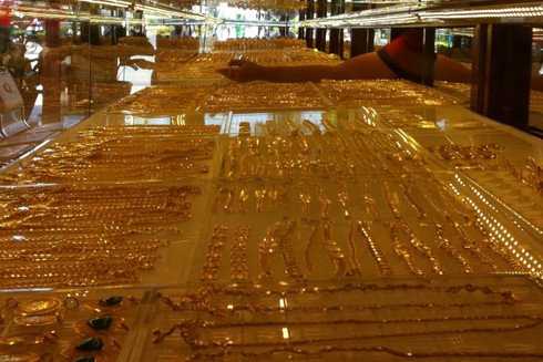 Chủ tiệm vàng nhỏ `rờn rợn`, `rụng rời`