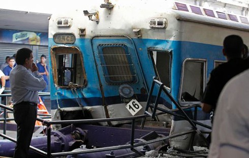 Cận cảnh thảm họa đường sắt Argentina