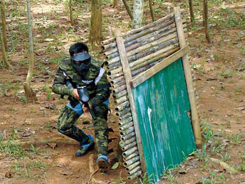 Giới trẻ Hà Nội nô nức xung trận Paintball
