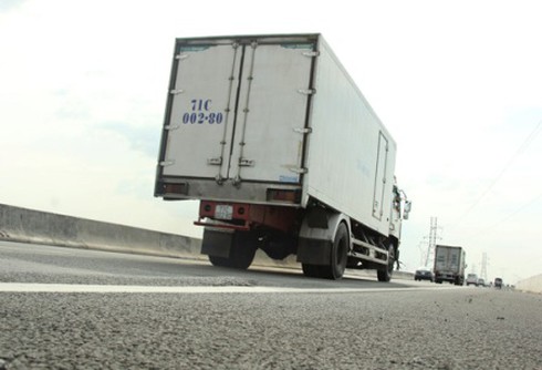 Cao tốc Trung Lương tính cách `bao vây` xe tải né phí