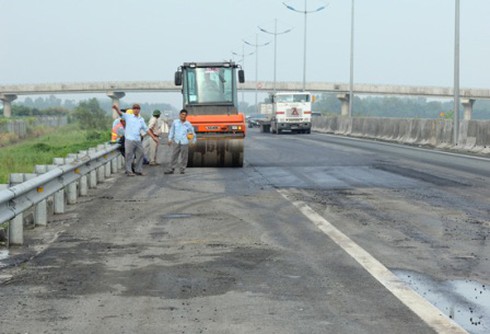 Cao tốc Trung Lương tính cách `bao vây` xe tải né phí