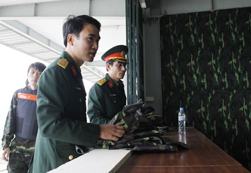 Giới trẻ Hà Nội nô nức lần đầu tiên `chiến đấu` với Paintball