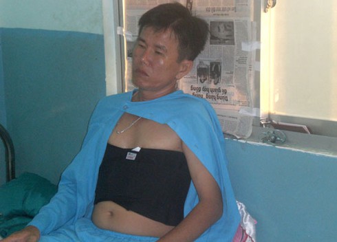 Nhà báo bị công an huyện Nhà Bè đánh phải nhập viện lại