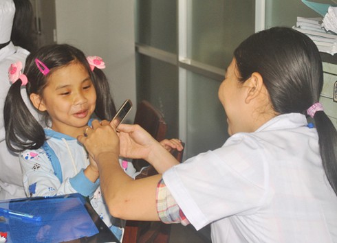Quảng Ngãi: Cháu bé bị bạo hành có `nhà` mới