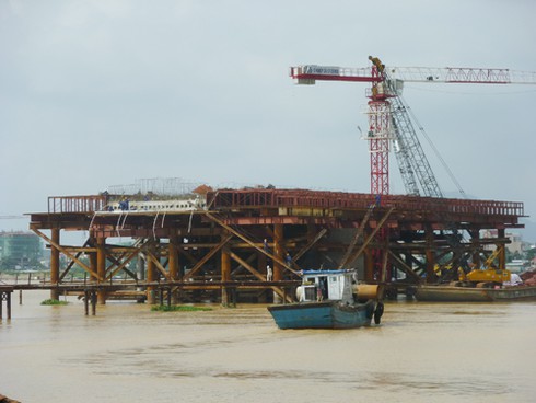 Sắp đóng luồng hàng hải, di dời 2 cảng trên sông Hàn