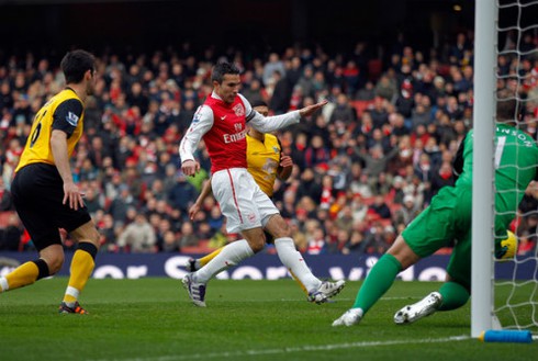 Arsenal trói Van Persie bằng lương khủng 5 tỷ/tuần