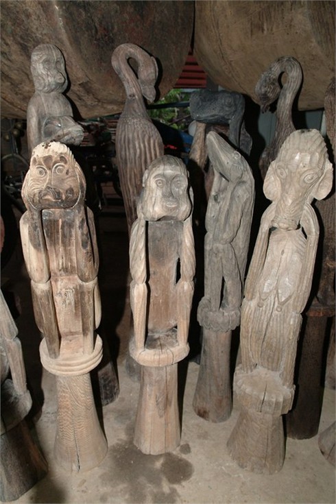 Nháo nhác tin đồn đại gia `lùng` tượng nhà mồ