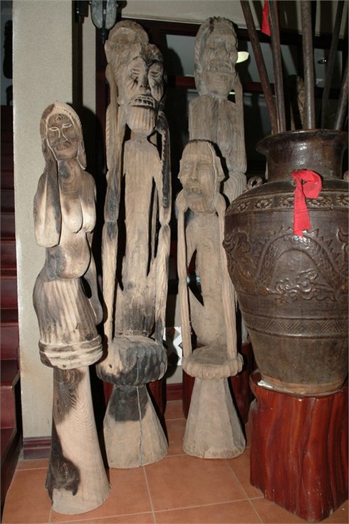 Nháo nhác tin đồn đại gia `lùng` tượng nhà mồ