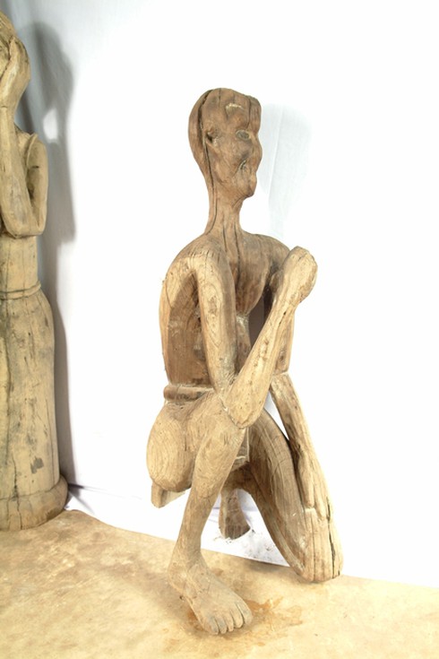 Nháo nhác tin đồn đại gia `lùng` tượng nhà mồ