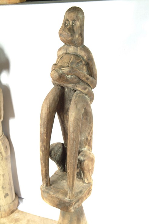 Nháo nhác tin đồn đại gia `lùng` tượng nhà mồ