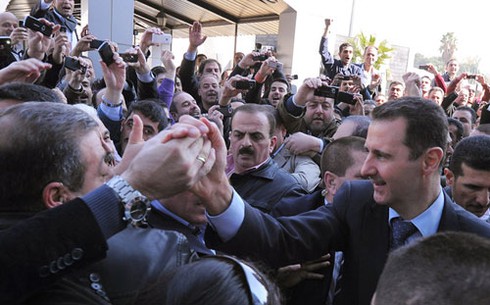 Tổng thống Syria vất vả đi bầu vì dân yêu mến