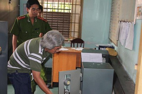 Hà Nội: Trộm cả két sắt chứa hàng tỷ đồng