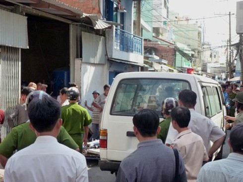 Sập kính cường lực, đè chết công nhân nghỉ trưa