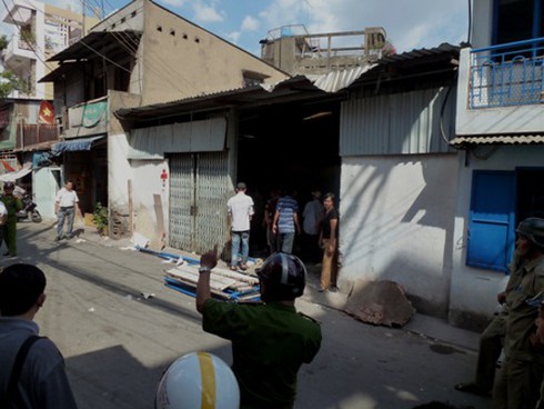 Sập kính cường lực, đè chết công nhân nghỉ trưa