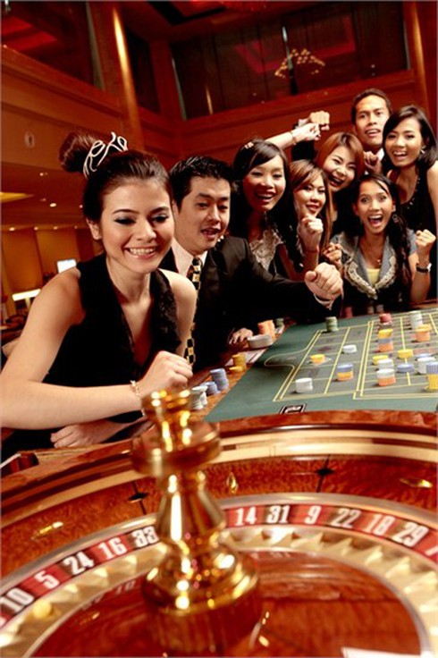 Thua bài ở casino, con bạc bị chặt cụt tay