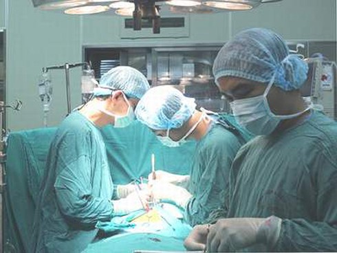 Dùng tim, phổi nhân tạo cứu sống bệnh nhân sốc tim nặng