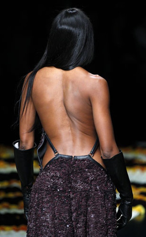 Naomi Campbel phong độ vượt thời gian