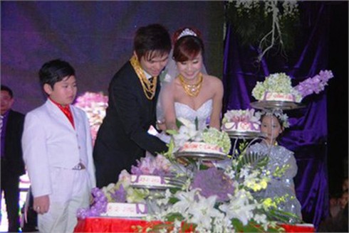 `Siêu đám cưới`: Nhóm quí tộc kinh tế muốn khẳng định đẳng cấp!