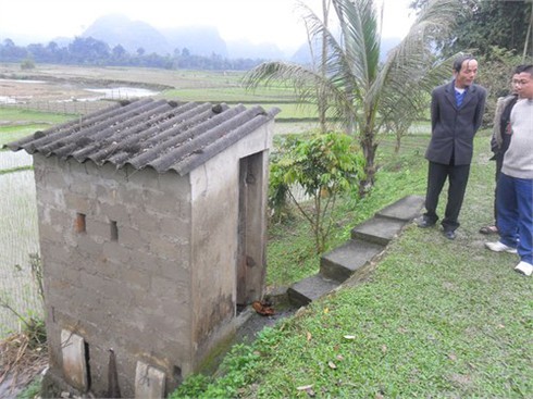 Nghệ An: Một người chết cháy bí ẩn... trong nhà vệ sinh!