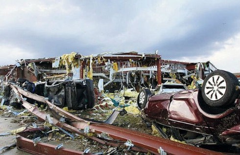 Mỹ: Tan hoang sau hàng loạt bão lốc