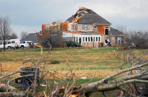 Mỹ: Tan hoang sau hàng loạt bão lốc