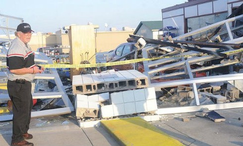 Mỹ: Tan hoang sau hàng loạt bão lốc