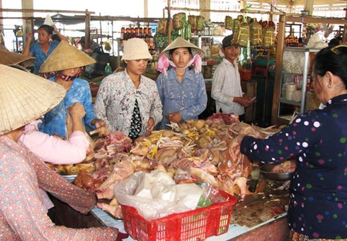 Làm ngơ cho buôn bán gia súc, gia cầm không kiểm dịch?