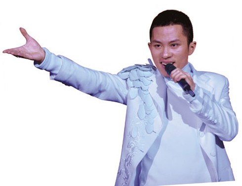 Tùng Dương có 9 người phụ nữ đặc biệt