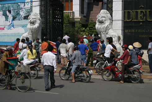 Chồng `đại gia` Diệu Hiền: `Tôi xin lỗi bà con nông dân`