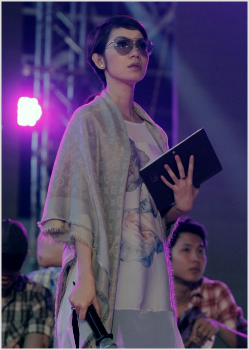 Mr. Đàm lần đầu tiên làm người mẫu