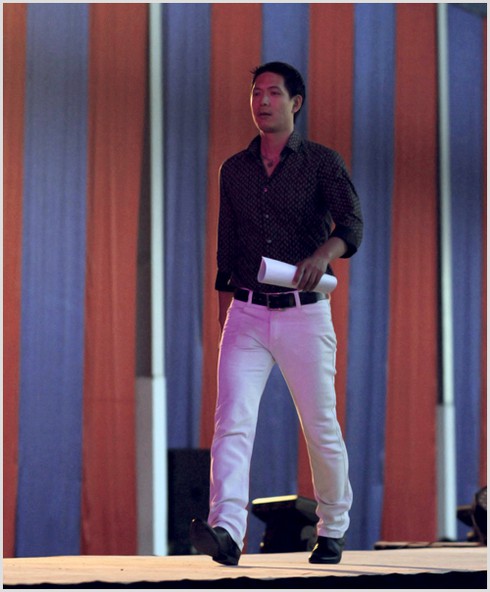 Mr. Đàm lần đầu tiên làm người mẫu