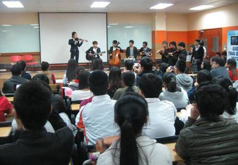 Hoa hậu Dương Thuỳ Linh kêu gọi chung tay bảo vệ môi trường