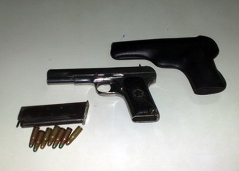 Hà Nội: Bị kiểm tra hành chính dùng súng bắn công an