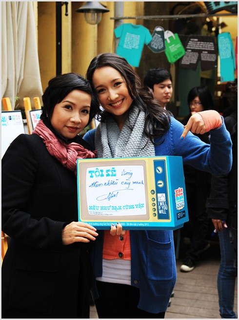 Mỹ Linh và con gái cùng 'tắt đèn, bật ý tưởng'