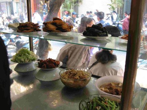 Giá chè chén cũng “té nước” theo xăng