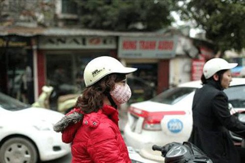 Mũ bảo hiểm “rởm”: Không `xử` được người bán thì phạt người mua?