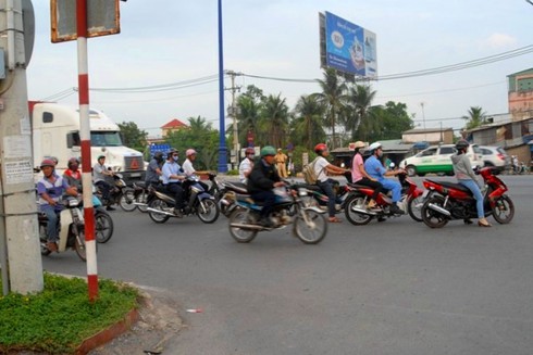 Nguy hiểm rình rập tại xa lộ Hà Nội