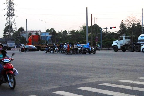 Nguy hiểm rình rập tại xa lộ Hà Nội