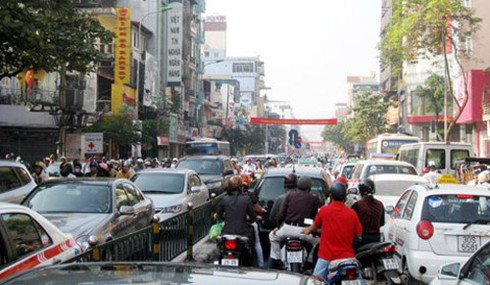 Hà Nội: Chấm dứt cảnh đoàn ô tô “rồng rắn” đi công tác?