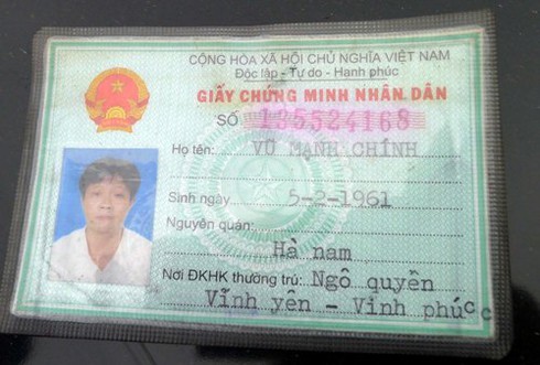 Ô tô Civic lạng lách húc CSGT tung lên nắp capô