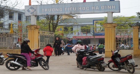 Giả vờ người thân nằm viện để xin tiền học sinh, phụ huynh