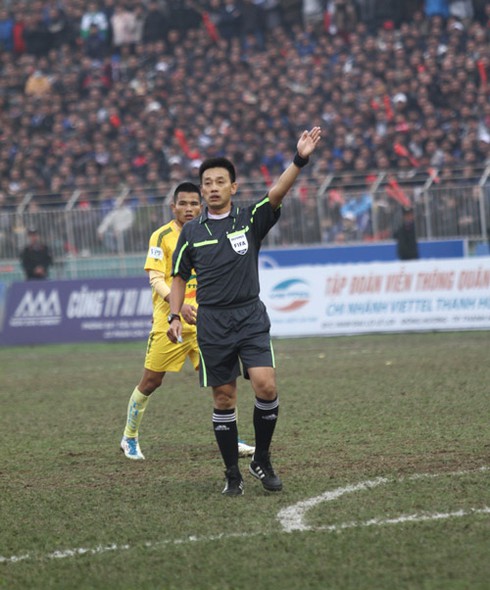 Trọng tài Việt lên báo quốc tế bị 'treo còi'