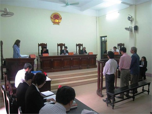 Vụ “vu khống” Bí thư Từ Liêm: Dân không tố nổi quan?