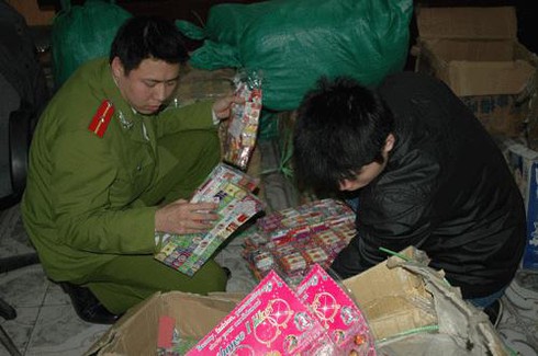 “Phá” điểm kinh doanh hàng hóa không rõ nguồn gốc