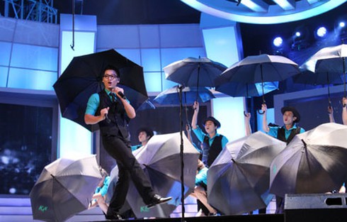 Đức Tuấn được khen là người 'đỏm dáng'