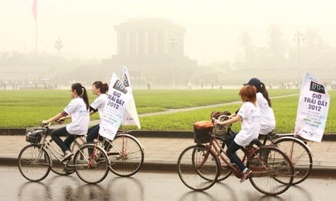 Gần 200 tình nguyện viên đạp xe hưởng ứng Giờ trái đất