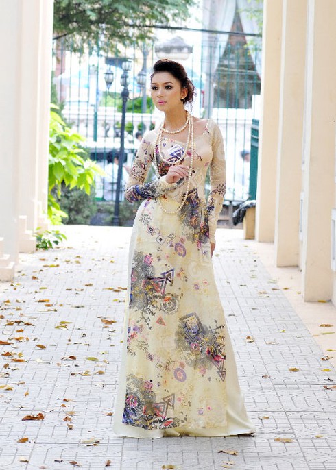 Hoa hậu Bích Trâm khoe nét đẹp đài các