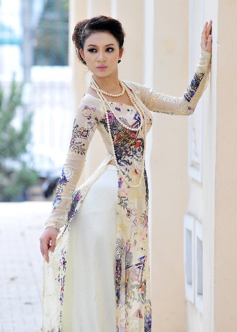 Hoa hậu Bích Trâm khoe nét đẹp đài các